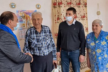 Депутаты поздравили ветеранов с Днем защитника Отечества